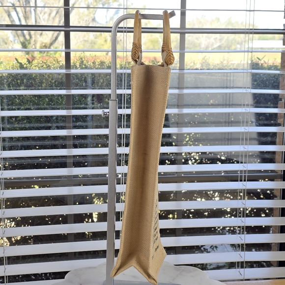 Burlap Wine Bottle Gift Bag with Bamboo Handles & Thomas Jefferson Quote - Picture 3 of 8